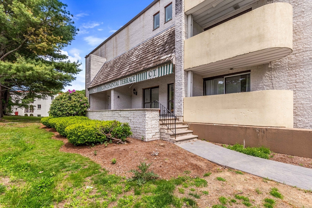 295 W Wyoming Ave, Stoneham, Massachusetts, 1 Bedroom Bedrooms, 3 Rooms Rooms,1 BathroomBathrooms,Residential,For Sale,W Wyoming Ave,73524288