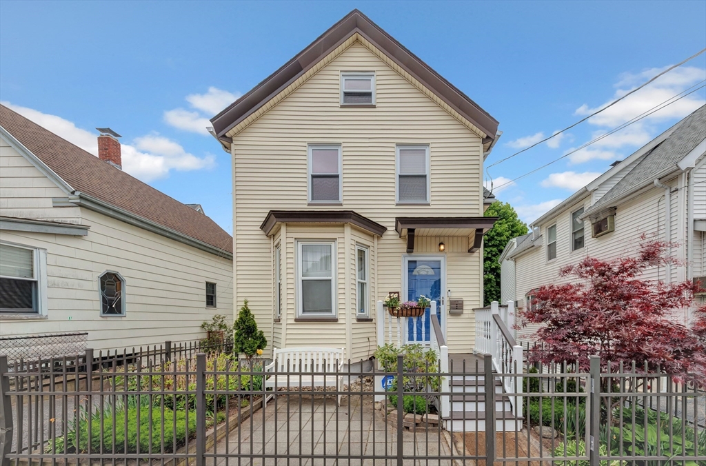 56 Edward St, Medford, Massachusetts, 3 Bedrooms Bedrooms, 7 Rooms Rooms,2.5 BathroomsBathrooms,Residential,For Sale,Edward St,73519830