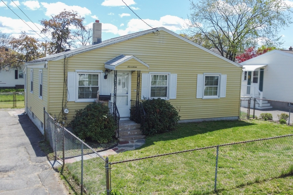 17 Mcbride St, Springfield, Massachusetts, 3 Bedrooms Bedrooms, 5 Rooms Rooms,1 BathroomBathrooms,Residential,For Sale,Mcbride St,73515716