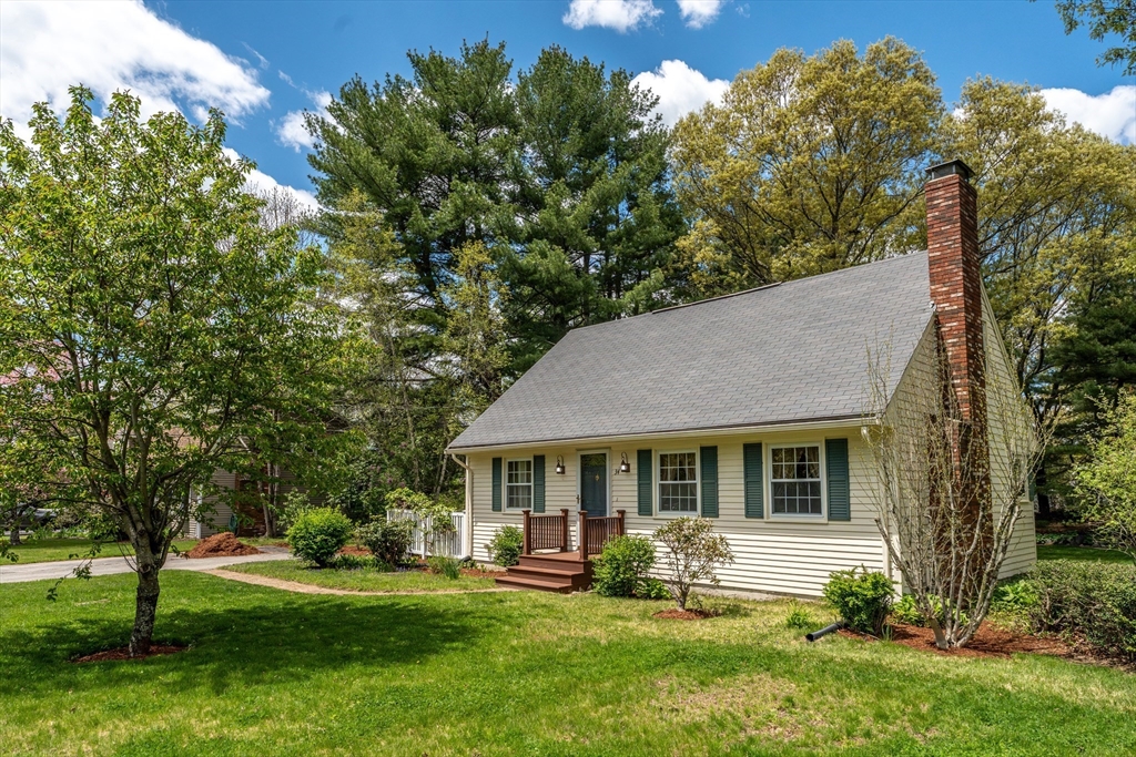 34 Oakhill Ave, Attleboro, Massachusetts, 3 Bedrooms Bedrooms, 6 Rooms Rooms,2 BathroomsBathrooms,Residential,For Sale,Oakhill Ave,73518183