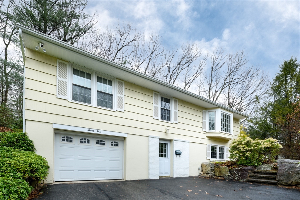 24 Centerwood Dr, Holden, Massachusetts, 3 Bedrooms Bedrooms, 8 Rooms Rooms,2 BathroomsBathrooms,Residential,For Sale,Centerwood Dr,73504241
