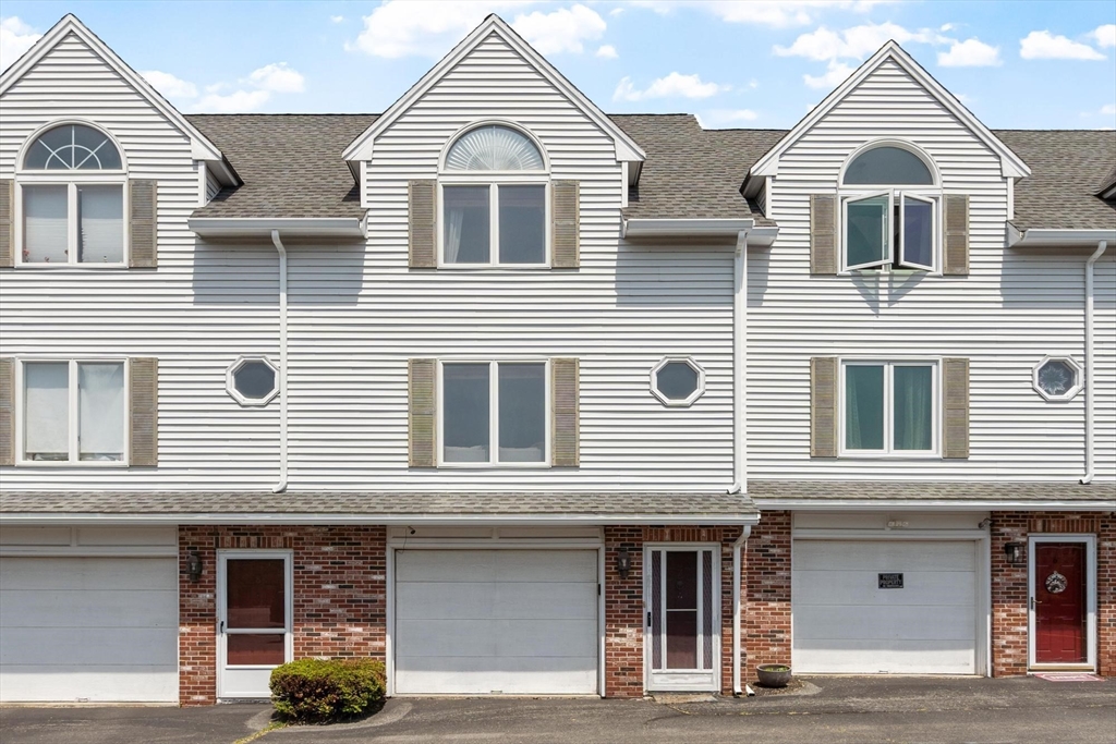 246 Aiken Avenue, Lowell, Massachusetts, 2 Bedrooms Bedrooms, 5 Rooms Rooms,1.5 BathroomsBathrooms,Residential,For Sale,Aiken Avenue,73522491