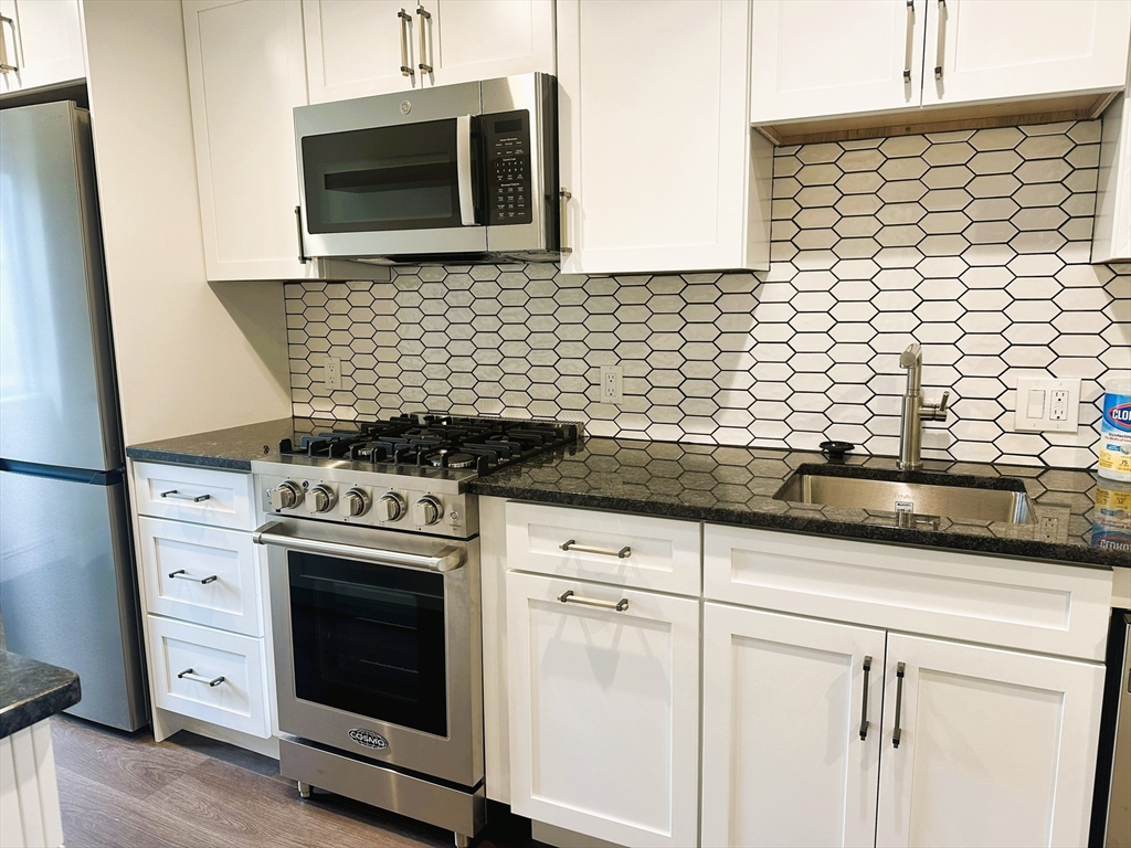 15 Clark, Boston, Massachusetts, 2 Bedrooms Bedrooms, 5 Rooms Rooms,1 BathroomBathrooms,Residential Lease,For Rent,Clark,73517984