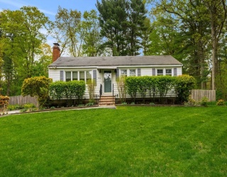 11 Dadant Dr, Wilmington, Massachusetts, 3 Bedrooms Bedrooms, 6 Rooms Rooms,1 BathroomBathrooms,Residential,For Sale,Dadant Dr,73519132
