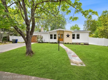 9 Cloverleaf Rd, Leominster, Massachusetts, 3 Bedrooms Bedrooms, 5 Rooms Rooms,2 BathroomsBathrooms,Residential,For Sale,Cloverleaf Rd,73524244