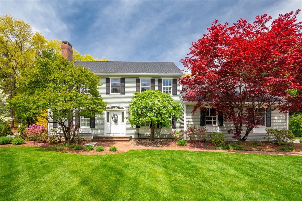 42 Spruce Road, North Reading, Massachusetts, 4 Bedrooms Bedrooms, 10 Rooms Rooms,2.5 BathroomsBathrooms,Residential,For Sale,Spruce Road,73517507