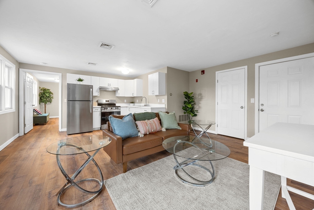 425 Main Street, Chatham, Massachusetts, 1 Bedroom Bedrooms, 3 Rooms Rooms,1 BathroomBathrooms,Residential,For Sale,Main Street,73504309