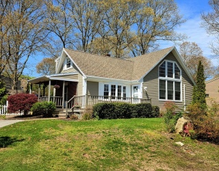 16 Pine Hollow Road, Falmouth, Massachusetts, 3 Bedrooms Bedrooms, 6 Rooms Rooms,2 BathroomsBathrooms,Residential,For Sale,Pine Hollow Road,73518748