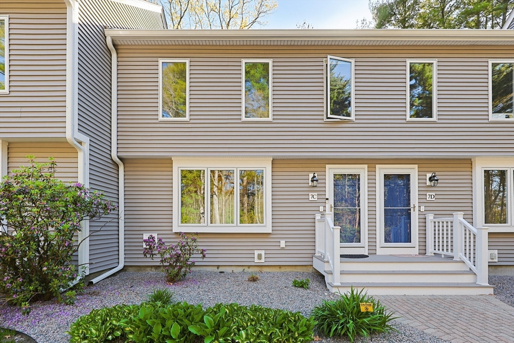 7 Village Way, Norton, Massachusetts, 2 Bedrooms Bedrooms, 5 Rooms Rooms,1.5 BathroomsBathrooms,Residential,For Sale,Village Way,73514340