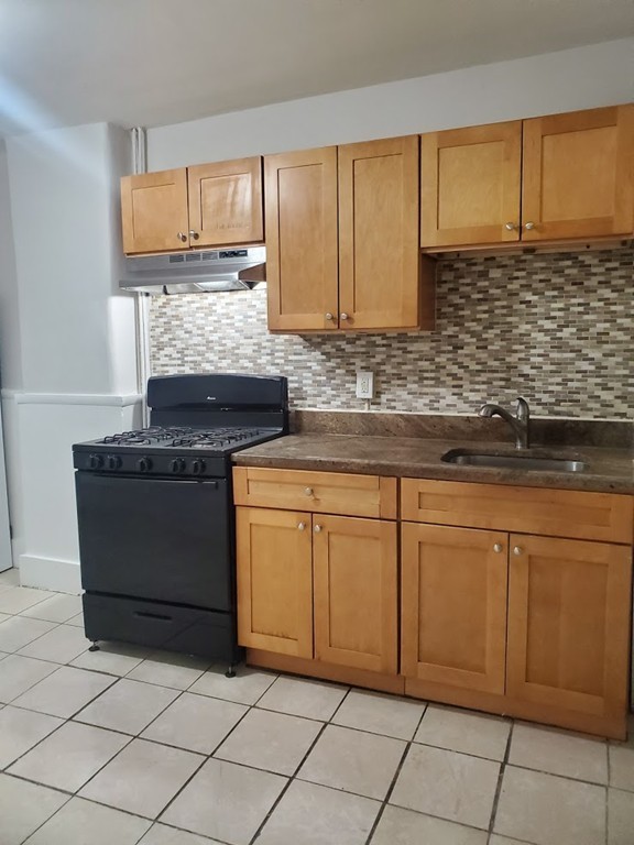 182 Walnut Ave, Boston, Massachusetts, 4 Bedrooms Bedrooms, 6 Rooms Rooms,1 BathroomBathrooms,Residential Lease,For Rent,Walnut Ave,73540676