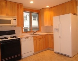 15 Banks, Belmont, Massachusetts, 2 Bedrooms Bedrooms, 6 Rooms Rooms,1 BathroomBathrooms,Residential Lease,For Rent,Banks,73540510