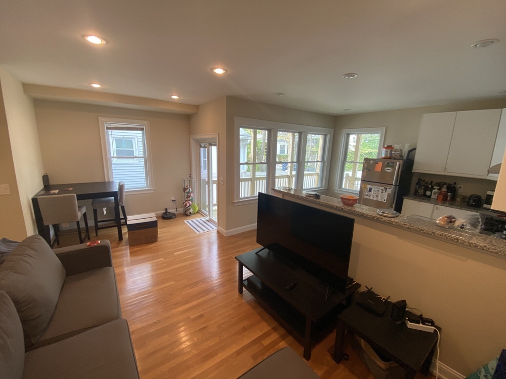 739 Somerville Ave, Somerville, Massachusetts, 2 Bedrooms Bedrooms, 4 Rooms Rooms,1 BathroomBathrooms,Residential Lease,For Rent,Somerville Ave,73540525