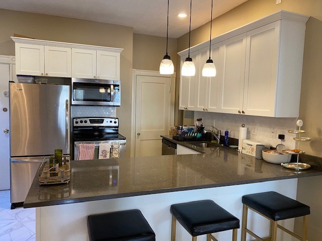 1038 Beacon Street, Brookline, Massachusetts, 2 Bedrooms Bedrooms, 5 Rooms Rooms,2 BathroomsBathrooms,Residential Lease,For Rent,Beacon Street,73540543