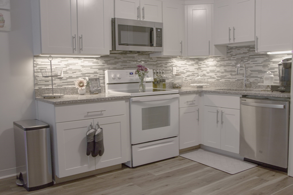 308 Quarry St, Quincy, Massachusetts, 2 Bedrooms Bedrooms, 4 Rooms Rooms,1.5 BathroomsBathrooms,Residential Lease,For Rent,Quarry St,73540532