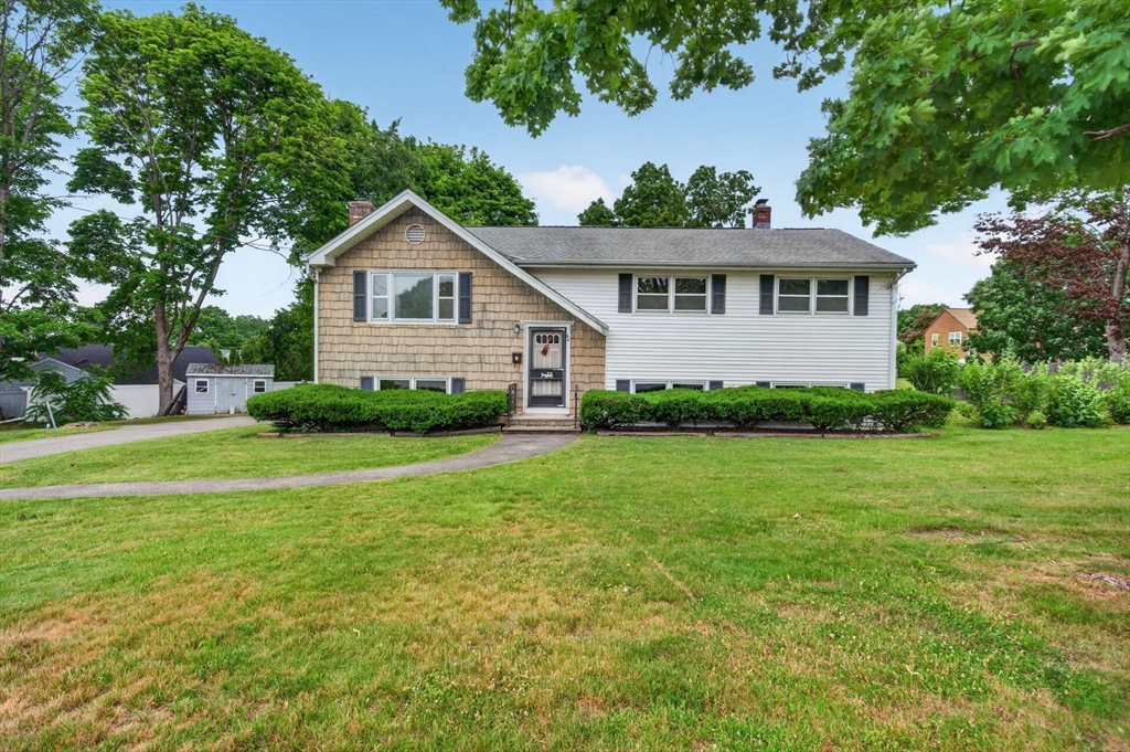 64 Sylvan Ter, North Andover, Massachusetts, 3 Bedrooms Bedrooms, 8 Rooms Rooms,1.5 BathroomsBathrooms,Residential,For Sale,Sylvan Ter,73540889
