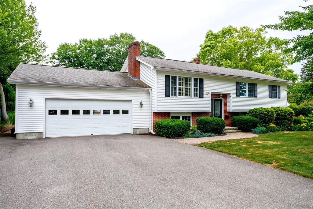 9 Crystal Ave, Leominster, Massachusetts, 3 Bedrooms Bedrooms, 5 Rooms Rooms,2 BathroomsBathrooms,Residential,For Sale,Crystal Ave,73540861