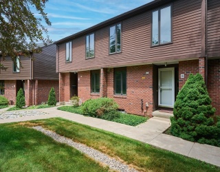 8 Emerson Ct, Amherst, Massachusetts, 3 Bedrooms Bedrooms, 6 Rooms Rooms,2.5 BathroomsBathrooms,Residential,For Sale,Emerson Ct,73540700