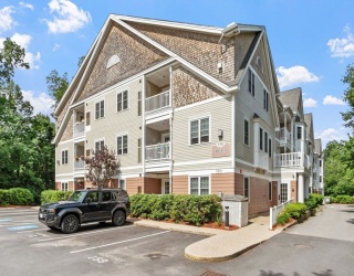 190 Chickering Road, North Andover, Massachusetts, 1 Bedroom Bedrooms, 4 Rooms Rooms,1 BathroomBathrooms,Residential,For Sale,Chickering Road,73540703