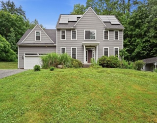 150 Ludlow St, Belchertown, Massachusetts, 4 Bedrooms Bedrooms, 9 Rooms Rooms,2.5 BathroomsBathrooms,Residential,For Sale,Ludlow St,73539260