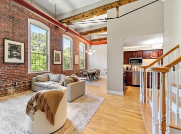 12 Brookside Rd, Westford, Massachusetts, 2 Bedrooms Bedrooms, 5 Rooms Rooms,1.5 BathroomsBathrooms,Residential,For Sale,Brookside Rd,73540689