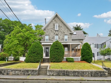 325 Mammoth Rd, Lowell, Massachusetts, 2 Bedrooms Bedrooms, 5 Rooms Rooms,1.5 BathroomsBathrooms,Residential,For Sale,Mammoth Rd,73540403 325 Mammoth Rd, Lowell, Massachusetts, 2 Bedrooms Bedrooms, 5 Rooms Rooms,1.5 BathroomsBathrooms,Residential,For Sale,Mammoth Rd,73540403