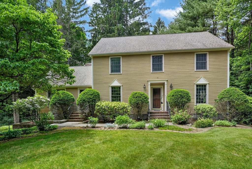 17 Maplewood Road, Medfield, Massachusetts, 4 Bedrooms Bedrooms, 9 Rooms Rooms,2.5 BathroomsBathrooms,Residential,For Sale,Maplewood Road,73540926