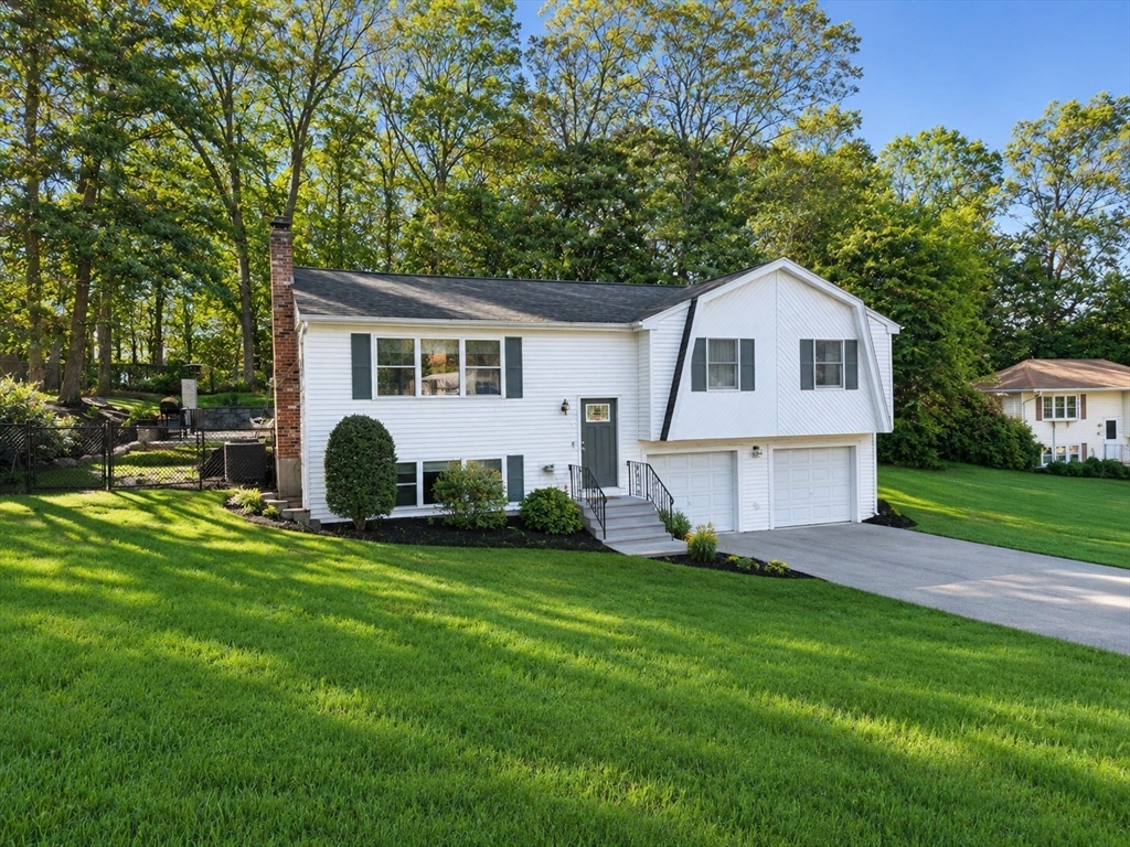 10 Kosmas St, Marlborough, Massachusetts, 5 Bedrooms Bedrooms, 10 Rooms Rooms,3 BathroomsBathrooms,Residential,For Sale,Kosmas St,73540754