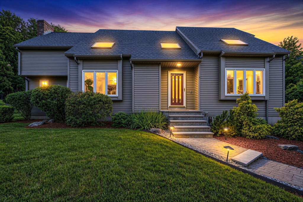 61 Beverly Hill Dr, Shrewsbury, Massachusetts, 3 Bedrooms Bedrooms, 8 Rooms Rooms,3 BathroomsBathrooms,Residential,For Sale,Beverly Hill Dr,73540750