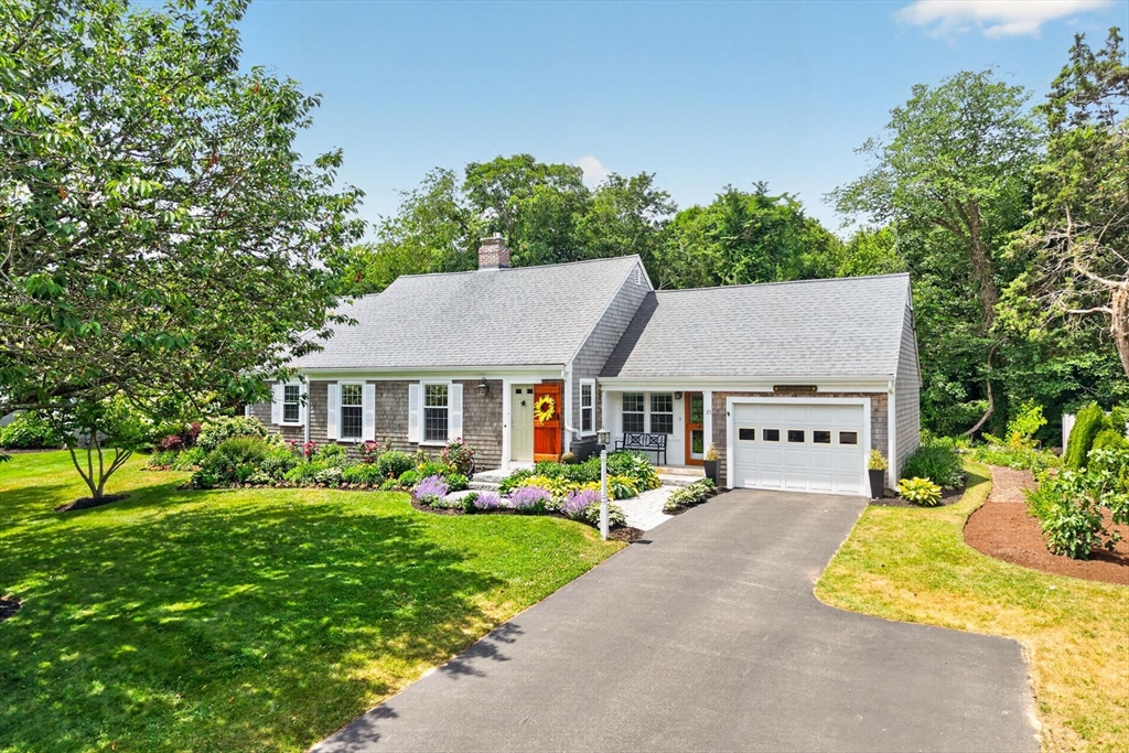 25 Gingerbread Ln, Yarmouth, Massachusetts, 3 Bedrooms Bedrooms, 6 Rooms Rooms,2 BathroomsBathrooms,Residential,For Sale,Gingerbread Ln,73540942