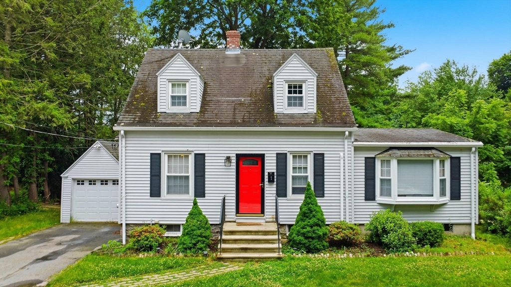 7 Monmouth Avenue, Worcester, Massachusetts, 3 Bedrooms Bedrooms, 7 Rooms Rooms,2.5 BathroomsBathrooms,Residential,For Sale,Monmouth Avenue,73540457