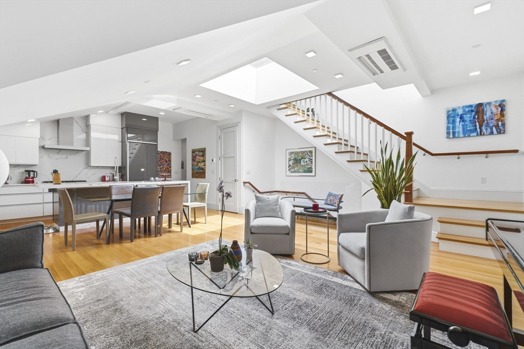 1762 Beacon Street, Brookline, Massachusetts, 3 Bedrooms Bedrooms, 7 Rooms Rooms,2.5 BathroomsBathrooms,Residential,For Sale,Beacon Street,73540948