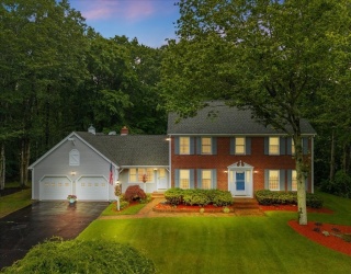 25 Arbor Way, Taunton, Massachusetts, 4 Bedrooms Bedrooms, 9 Rooms Rooms,2.5 BathroomsBathrooms,Residential,For Sale,Arbor Way,73540778