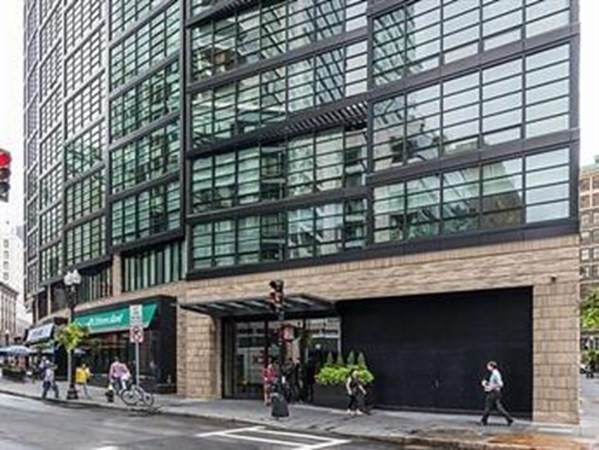 580 Washington St, Boston, Massachusetts, 3 Bedrooms Bedrooms, 5 Rooms Rooms,2 BathroomsBathrooms,Residential Lease,For Rent,Washington St,73540962