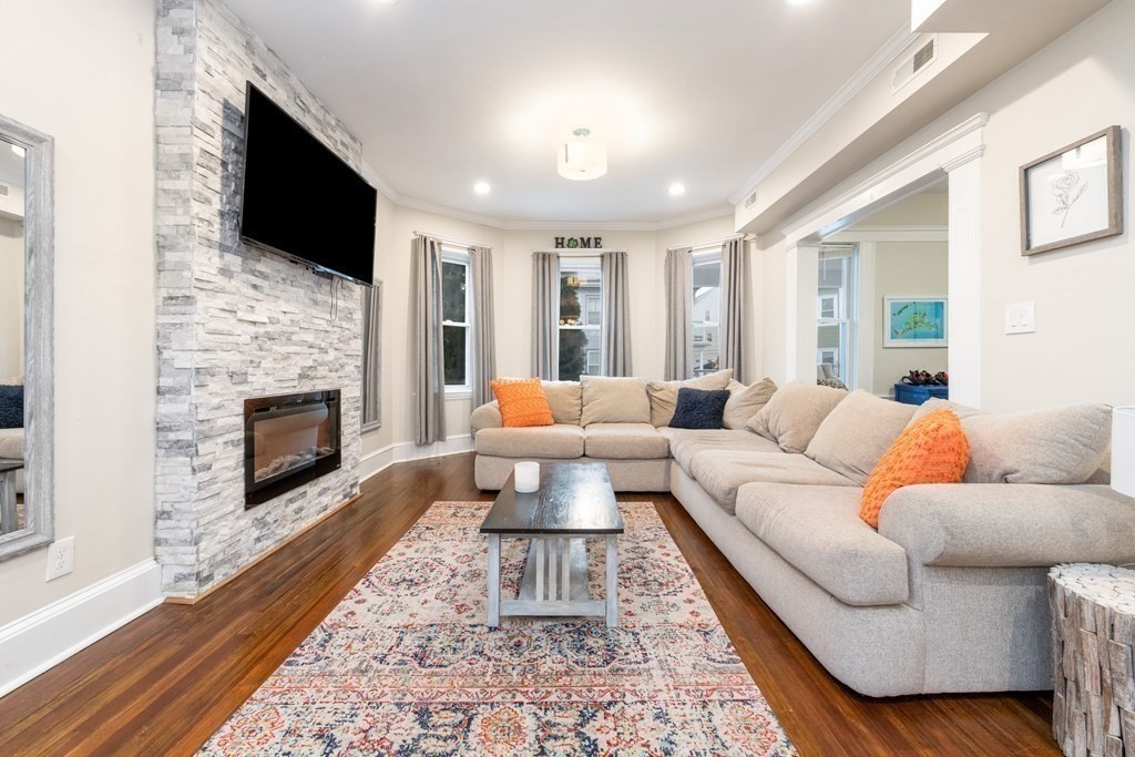 30 Larchmont St, Boston, Massachusetts, 3 Bedrooms Bedrooms, 8 Rooms Rooms,2 BathroomsBathrooms,Residential Lease,For Rent,Larchmont St,73540788