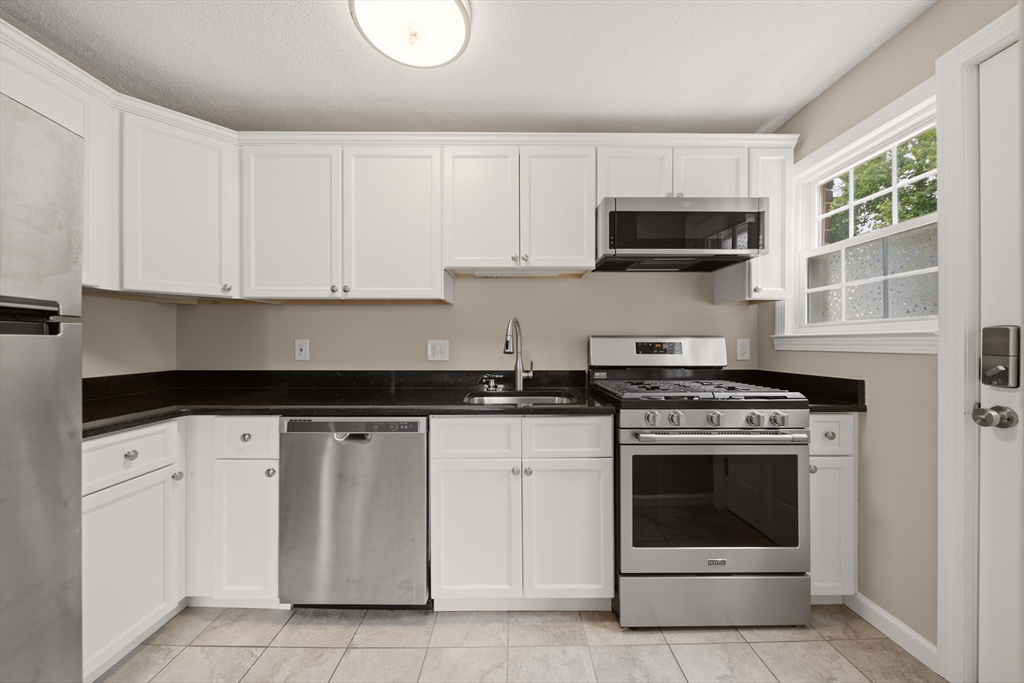 514 Cold Spring Ave, West Springfield, Massachusetts, 2 Bedrooms Bedrooms, 5 Rooms Rooms,1 BathroomBathrooms,Residential,For Sale,Cold Spring Ave,73540980