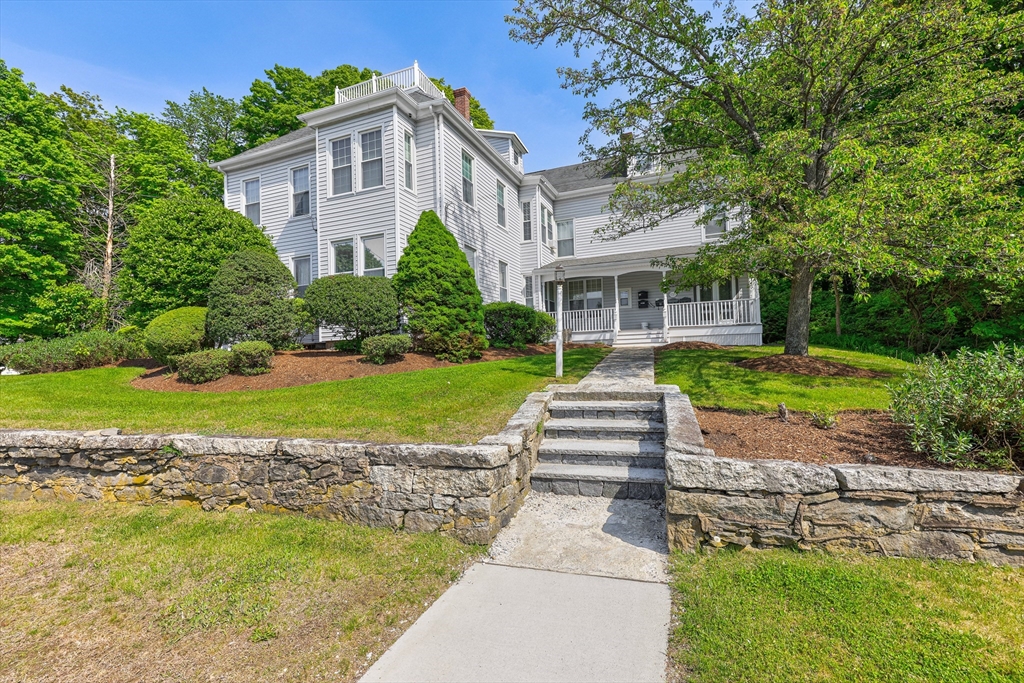 131 Elm St., Millbury, Massachusetts, 2 Bedrooms Bedrooms, 5 Rooms Rooms,1 BathroomBathrooms,Residential Lease,For Rent,Elm St.,73540323