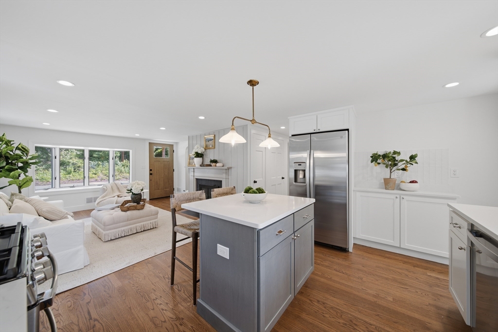 26 Heather St, Beverly, Massachusetts, 3 Bedrooms Bedrooms, 6 Rooms Rooms,2 BathroomsBathrooms,Residential,For Sale,Heather St,73540425