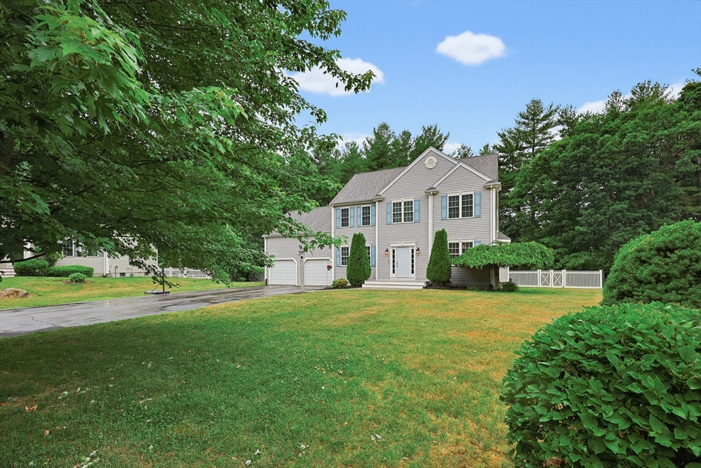 25 Sullivan Way, Foxboro, Massachusetts, 4 Bedrooms Bedrooms, 8 Rooms Rooms,2.5 BathroomsBathrooms,Residential,For Sale,Sullivan Way,73540982