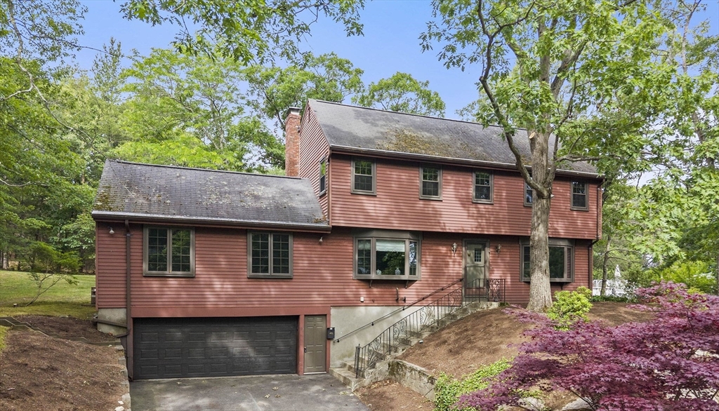 37 Michele Ln, Braintree, Massachusetts, 4 Bedrooms Bedrooms, 8 Rooms Rooms,1.5 BathroomsBathrooms,Residential,For Sale,Michele Ln,73540524