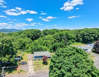 522 Prospect St, Chicopee, Massachusetts, 3 Bedrooms Bedrooms, 5 Rooms Rooms,1.5 BathroomsBathrooms,Residential,For Sale,Prospect St,73540491