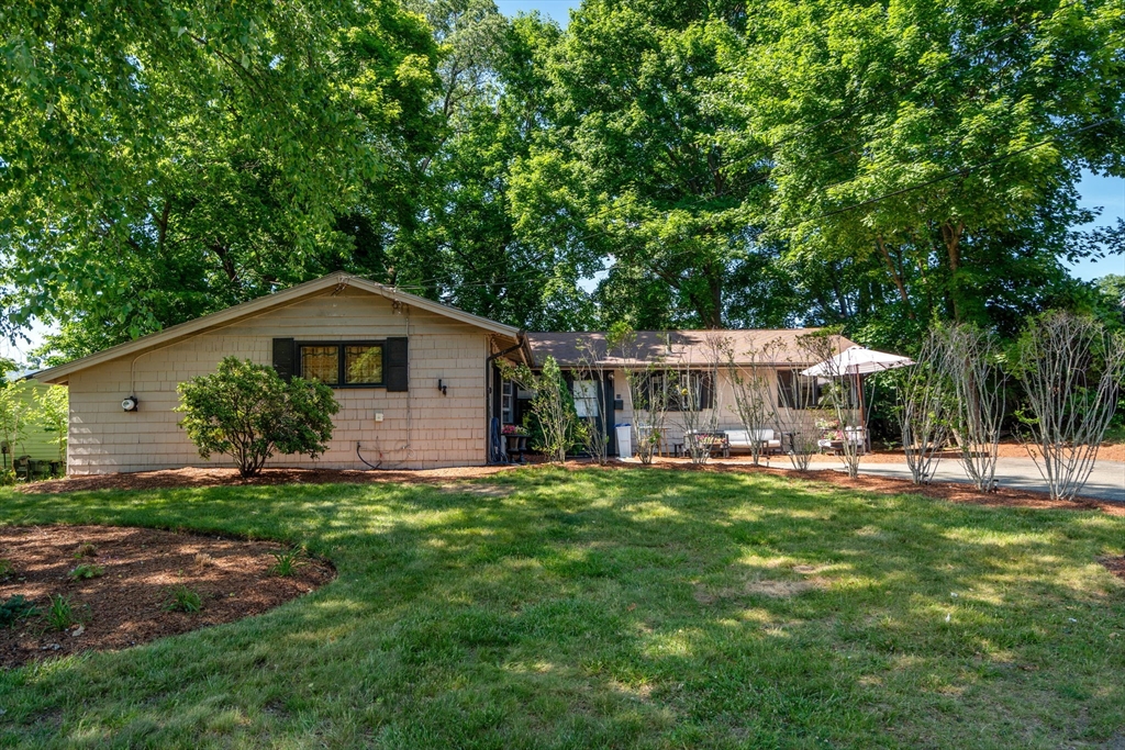 11 Ruth Dr, Framingham, Massachusetts, 4 Bedrooms Bedrooms, 7 Rooms Rooms,1.5 BathroomsBathrooms,Residential,For Sale,Ruth Dr,73540540