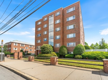 215 Massachusetts Ave, Arlington, Massachusetts, 1 Bedroom Bedrooms, 3 Rooms Rooms,1 BathroomBathrooms,Residential,For Sale,Massachusetts Ave,73541010