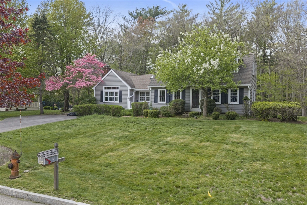 40 Longwater Dr, Hanover, Massachusetts, 4 Bedrooms Bedrooms, 10 Rooms Rooms,2 BathroomsBathrooms,Residential,For Sale,Longwater Dr,73540558