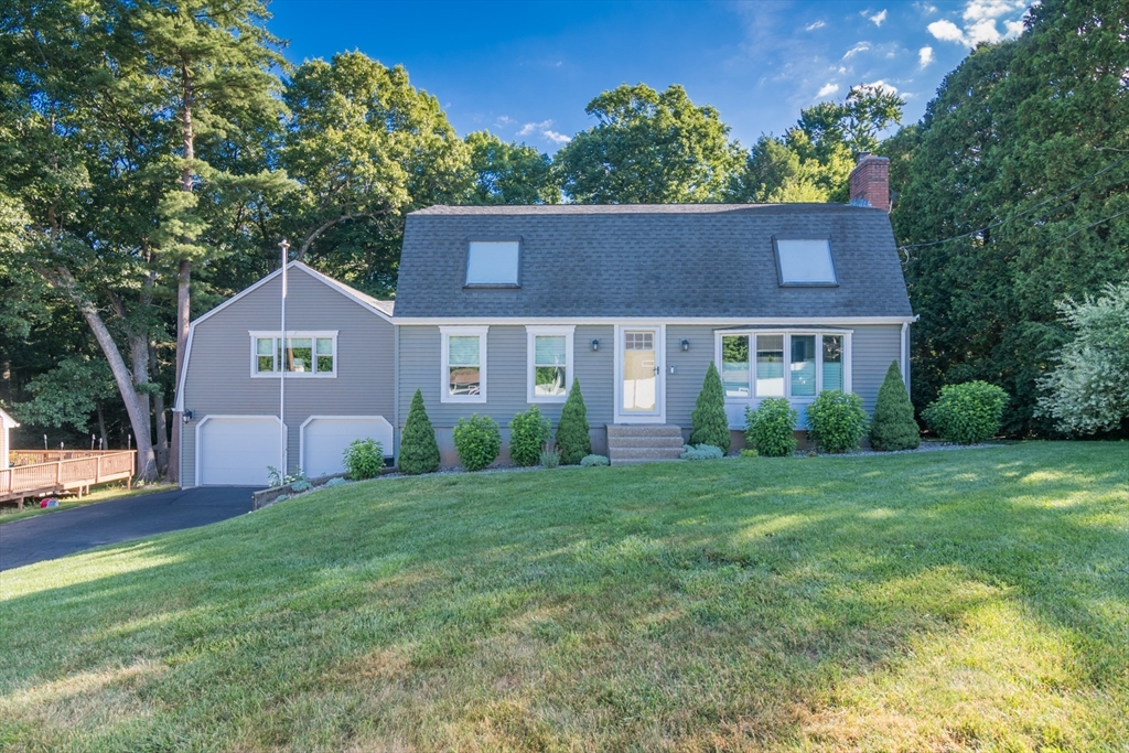 7 Stuart Pl, Westfield, Massachusetts, 3 Bedrooms Bedrooms, 6 Rooms Rooms,2.5 BathroomsBathrooms,Residential,For Sale,Stuart Pl,73541018