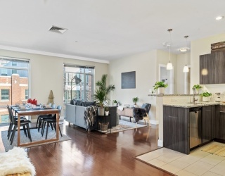 11 West Broadway, Boston, Massachusetts, 2 Bedrooms Bedrooms, 6 Rooms Rooms,2 BathroomsBathrooms,Residential Lease,For Rent,West Broadway,73541024