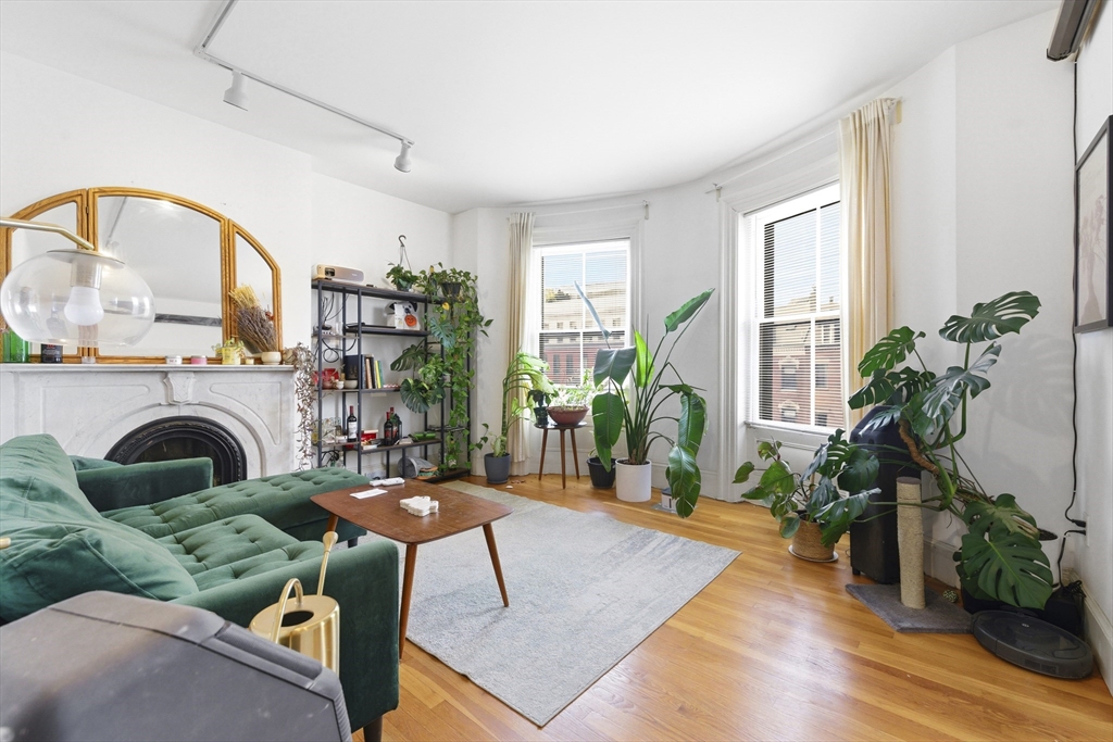 676 Massachusetts Ave, Boston, Massachusetts, 2 Bedrooms Bedrooms, 4 Rooms Rooms,1 BathroomBathrooms,Residential Lease,For Rent,Massachusetts Ave,73540601