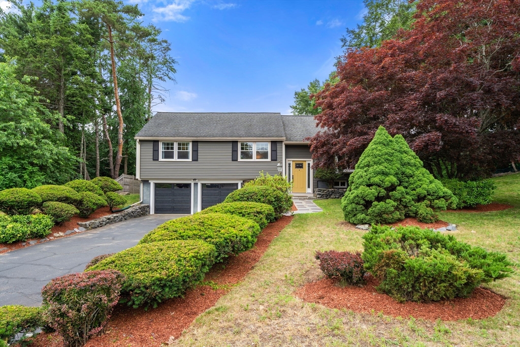 8 Birchwood Rd, Hudson, Massachusetts, 4 Bedrooms Bedrooms, 7 Rooms Rooms,2.5 BathroomsBathrooms,Residential,For Sale,Birchwood Rd,73540459