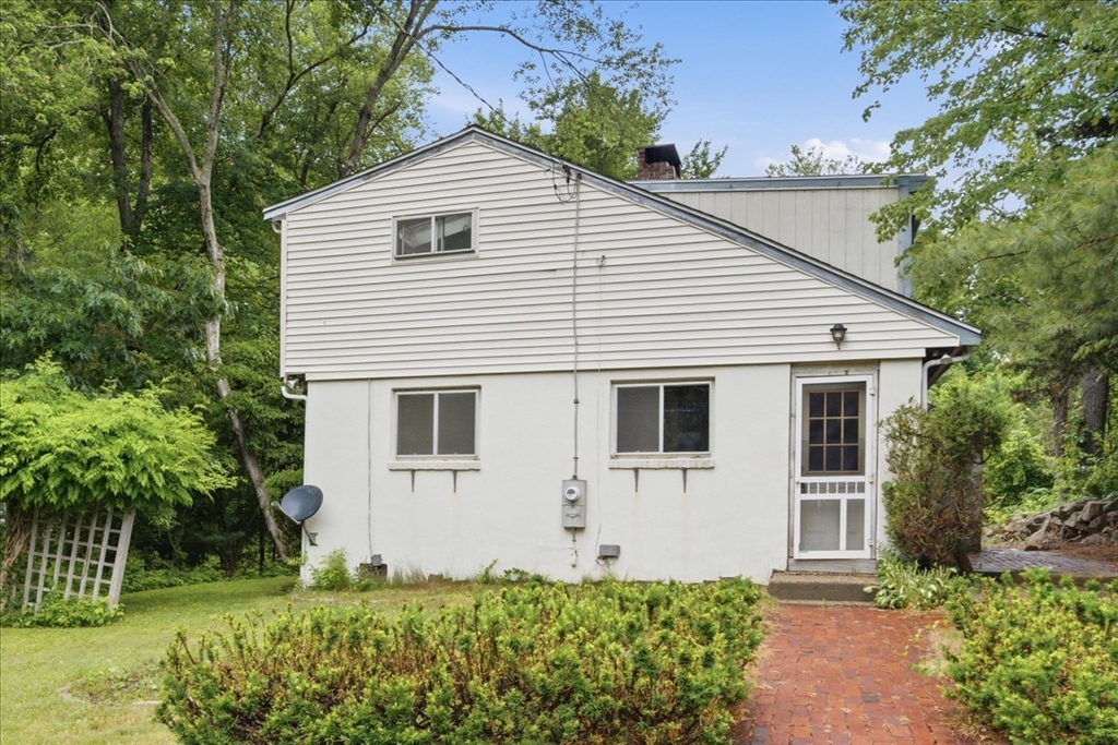 40 Maple St, Holliston, Massachusetts, 3 Bedrooms Bedrooms, 5 Rooms Rooms,2 BathroomsBathrooms,Residential,For Sale,Maple St,73540309