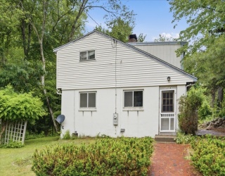 40 Maple St, Holliston, Massachusetts, 3 Bedrooms Bedrooms, 5 Rooms Rooms,2 BathroomsBathrooms,Residential,For Sale,Maple St,73540309