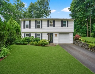 157 Meadow Rd, Longmeadow, Massachusetts, 3 Bedrooms Bedrooms, 6 Rooms Rooms,2.5 BathroomsBathrooms,Residential,For Sale,Meadow Rd,73538527